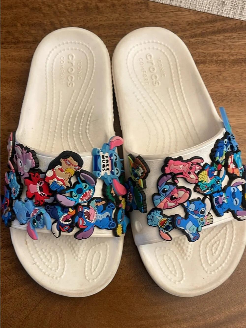 CROCS Baya White Kids' Youth slides Sandals with Stitch Charms sz 3